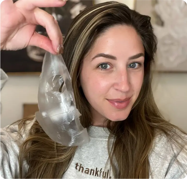 Mulher com a máscara aplicada